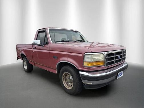 Red 1995 Ford F-150 XLT
