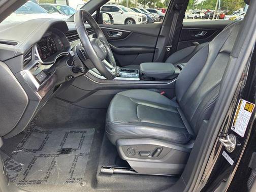 Mythos Black Metallic 2023 Audi Q7 45 Premium Plus