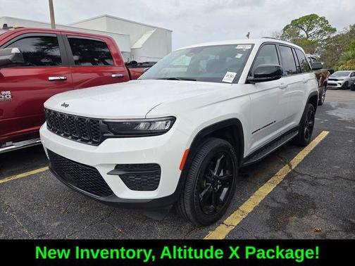 Bright White Clearcoat 2025 Jeep Grand Cherokee Laredo