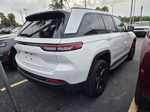 Bright White Clearcoat 2025 Jeep Grand Cherokee Laredo