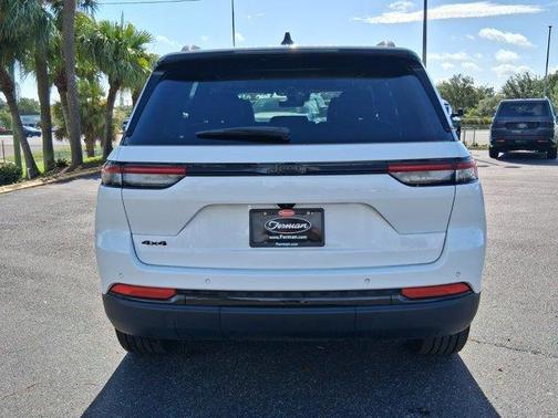 Bright White Clearcoat 2025 Jeep Grand Cherokee Laredo