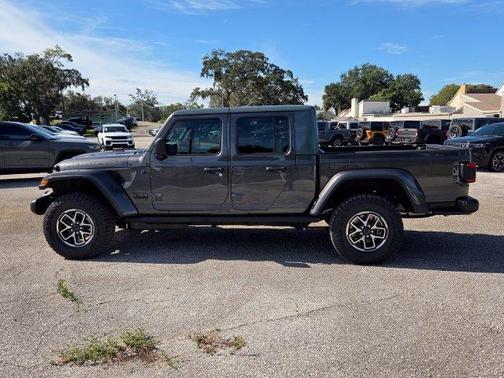 Granite Crystal Clearcoat Metallic 2026 Jeep Gladiator Rubicon