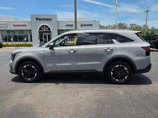 Wolf Gray 2024 Kia Sorento S