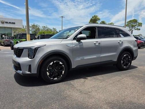 Wolf Gray 2024 Kia Sorento S