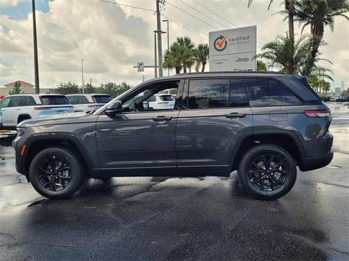 2025 Jeep Grand Cherokee Laredo