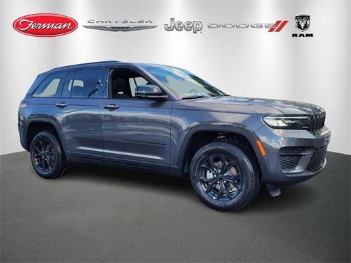 2025 Jeep Grand Cherokee Laredo