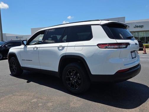 Bright White Clearcoat 2024 Jeep Grand Cherokee L Laredo
