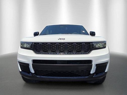 Bright White Clearcoat 2024 Jeep Grand Cherokee L Laredo