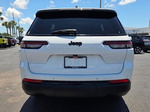 Bright White Clearcoat 2024 Jeep Grand Cherokee L Laredo