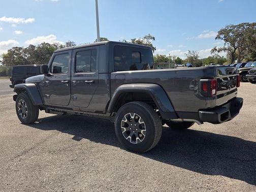 Granite Crystal Clearcoat Metallic 2026 Jeep Gladiator Sport