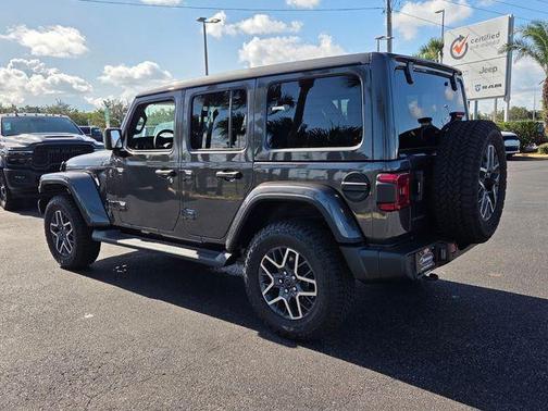 Granite Crystal Clearcoat Metallic 2026 Jeep Wrangler Sahara