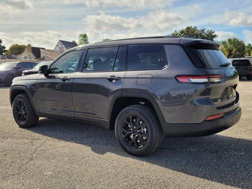 2025 Jeep Grand Cherokee L Laredo