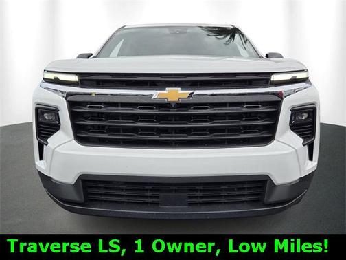 2024 Chevrolet Traverse LS