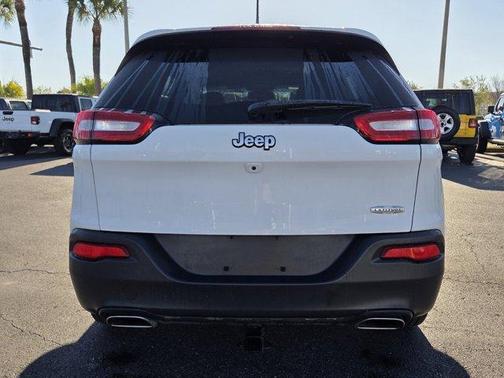 Bright White Clearcoat 2018 Jeep Cherokee Latitude Plus
