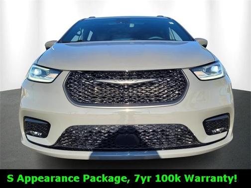 2023 Chrysler Pacifica Touring-L