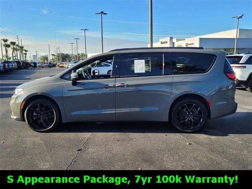 2023 Chrysler Pacifica Touring-L