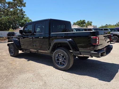 Black Clearcoat 2026 Jeep Gladiator 85th Anniversary Edition