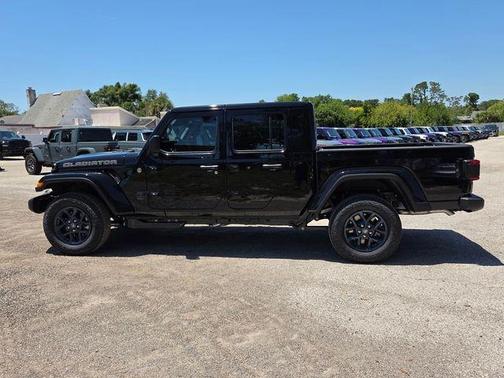 Black Clearcoat 2026 Jeep Gladiator 85th Anniversary Edition