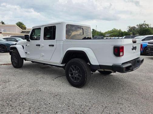 Bright White Clearcoat 2026 Jeep Gladiator Sport