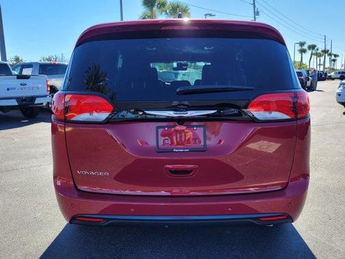 2026 Chrysler Voyager LX