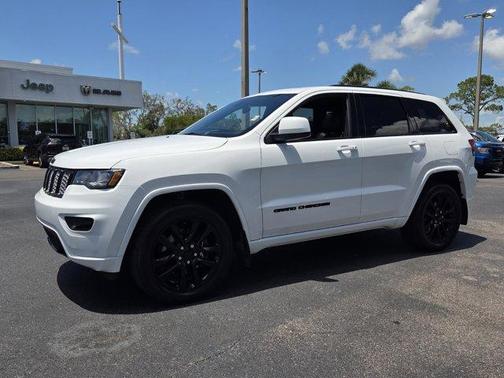 Bright White Clearcoat 2021 Jeep Grand Cherokee Laredo X