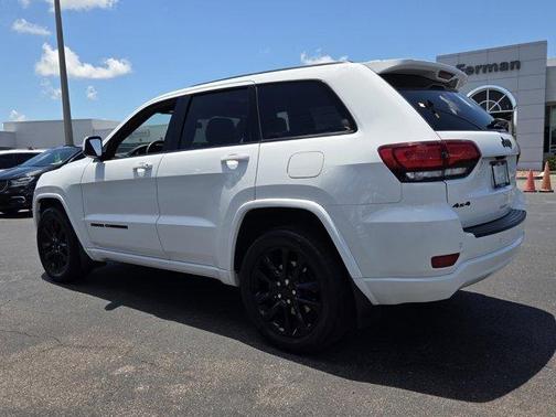 Bright White Clearcoat 2021 Jeep Grand Cherokee Laredo X