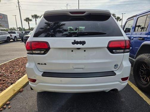 Bright White Clearcoat 2021 Jeep Grand Cherokee Laredo X