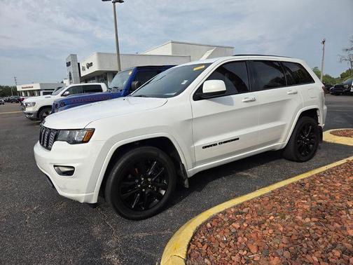 Bright White Clearcoat 2021 Jeep Grand Cherokee Laredo X