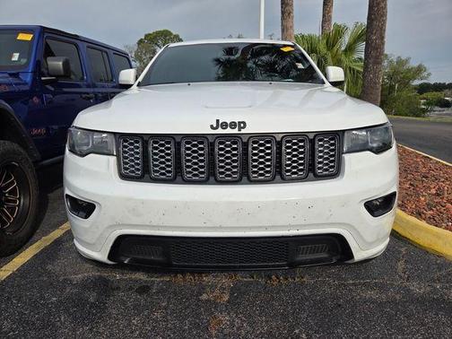 Bright White Clearcoat 2021 Jeep Grand Cherokee Laredo X