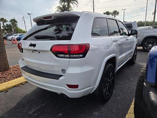 Bright White Clearcoat 2021 Jeep Grand Cherokee Laredo X