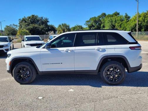 2025 Jeep Grand Cherokee Laredo