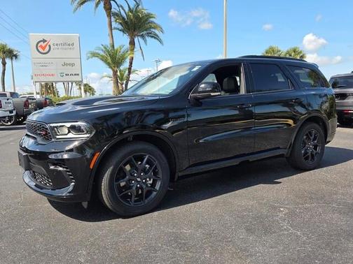 DB Black Crystal Clearcoat 2026 Dodge Durango GT Plus HEMI V8