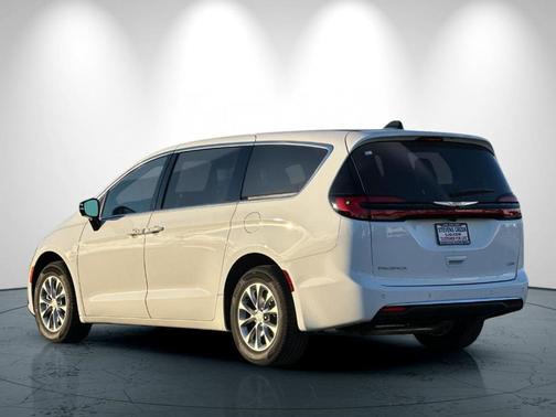 2026 Chrysler Pacifica Select AWD