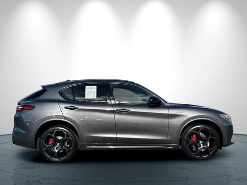 2022 Alfa Romeo Stelvio Veloce