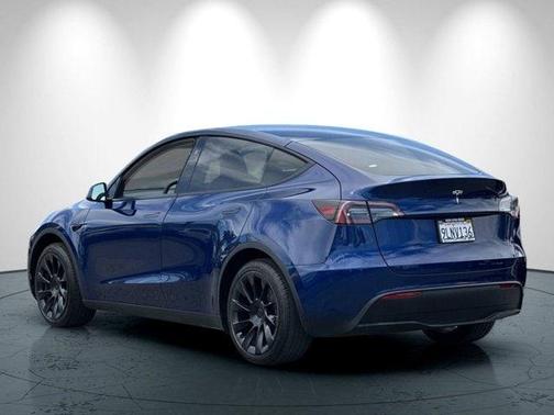 2024 Tesla Model Y Base