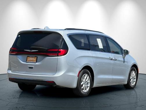 2022 Chrysler Pacifica Touring-L