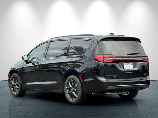 2026 Chrysler Pacifica Select AWD