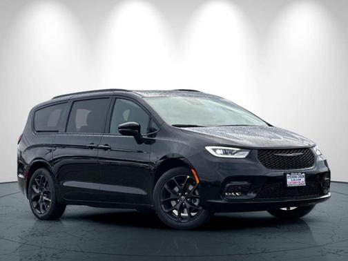2026 Chrysler Pacifica Select AWD