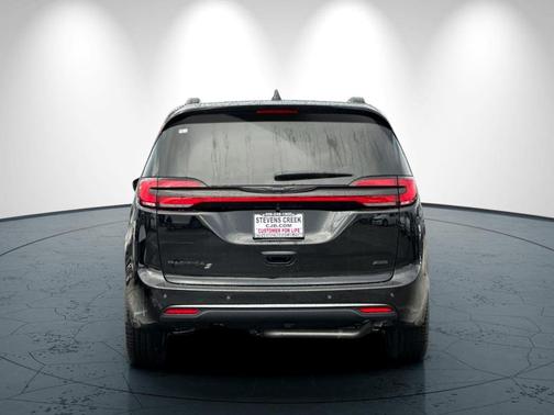 2026 Chrysler Pacifica Select AWD