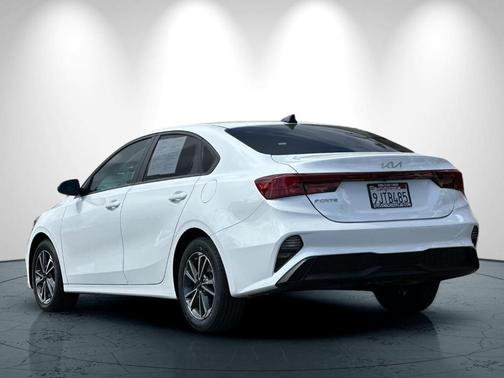 Snow White Pearl 2024 Kia Forte LXS