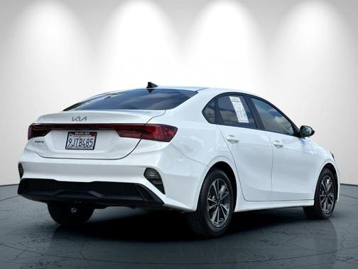 Snow White Pearl 2024 Kia Forte LXS