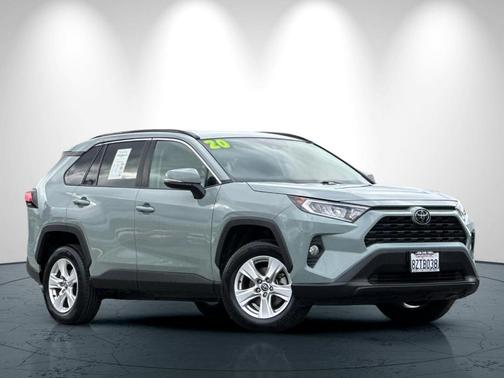 2020 Toyota RAV4 XLE