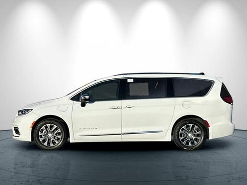 2026 Chrysler Pacifica Hybrid Pinnacle