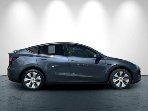 Gray 2022 Tesla Model Y Long Range