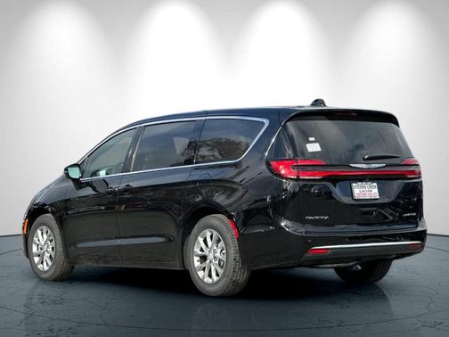 Diamond Black 2026 Chrysler Pacifica Limited