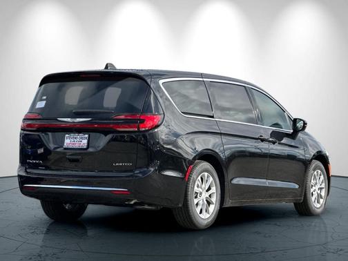 Diamond Black 2026 Chrysler Pacifica Limited