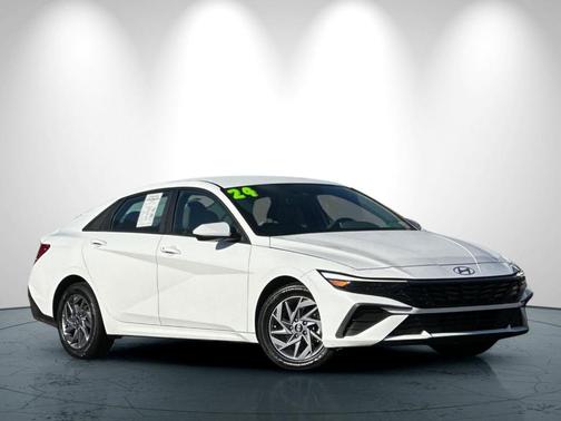 White 2024 Hyundai ELANTRA SEL