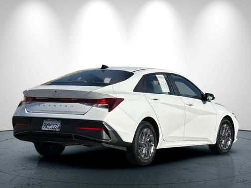White 2024 Hyundai ELANTRA SEL