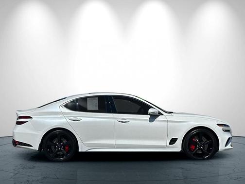 Uyuni White 2026 Genesis G70 3.3T Sport Prestige