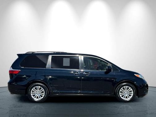 2015 Toyota Sienna L